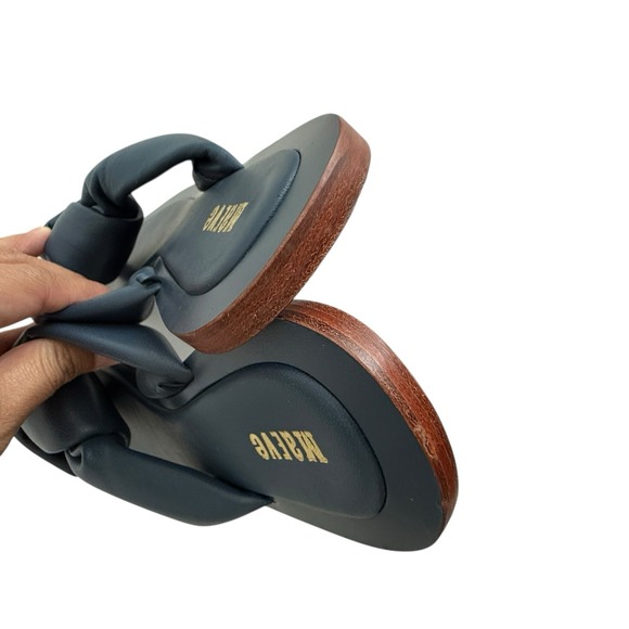 Anthropologie Maeve NEW Puffy Leather Navy Blue Flat Sandals Size 8 - Picture 4 of 6